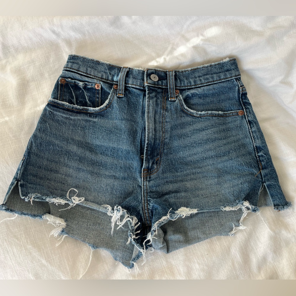 Abercrombie & Fitch Distressed Cut-Off High Rise Jean Mom Shorts 26 Curve Love